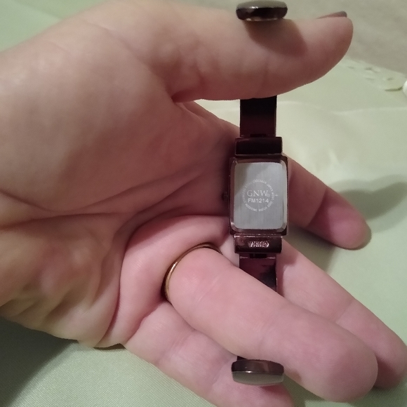 GNW Quartz Metallic Cuff Watch - Picture 5 of 9